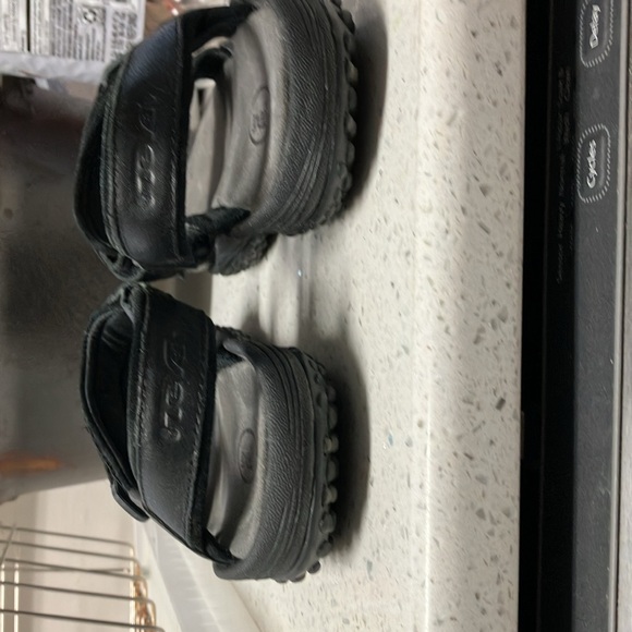 Teva waterproof black leather sandals With two size adjustments. Size 7. - Picture 7 of 12